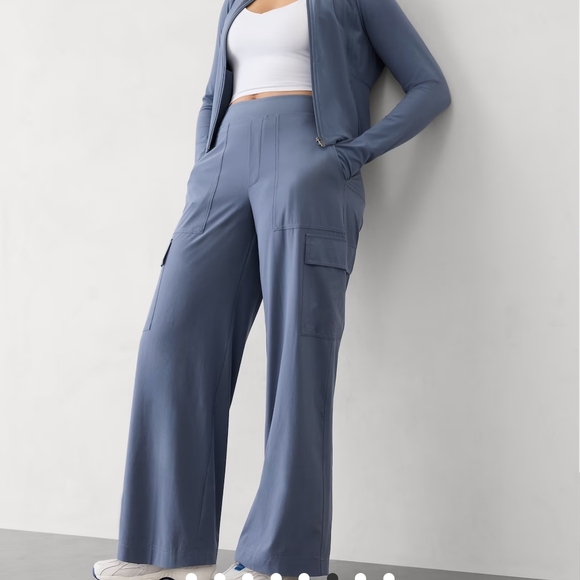 Athleta 2 Piece Set: Salutation Crop Jacket and Brooklyn Heights Cargo Pant - Picture 14 of 16